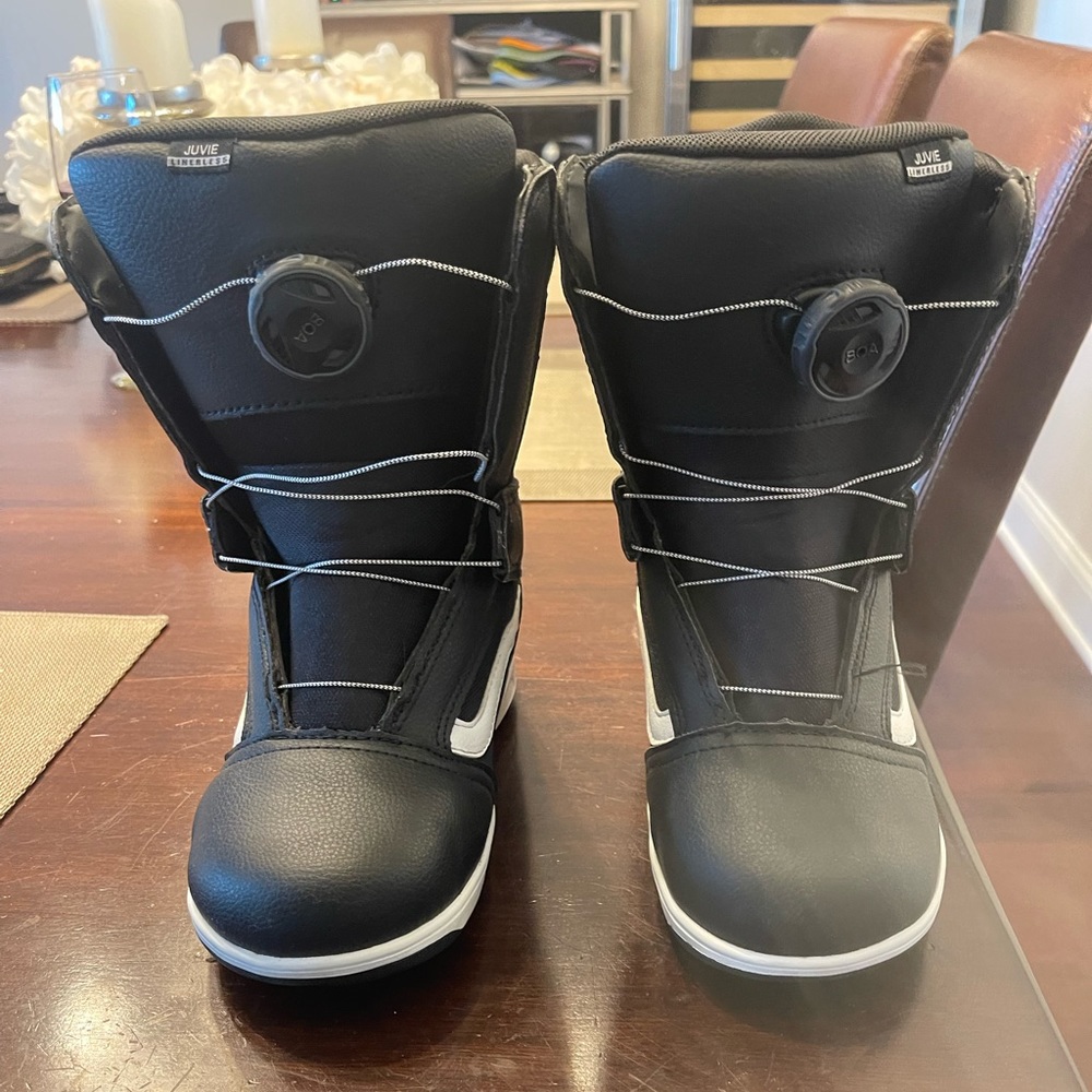 Vans size 3 snowboard boots